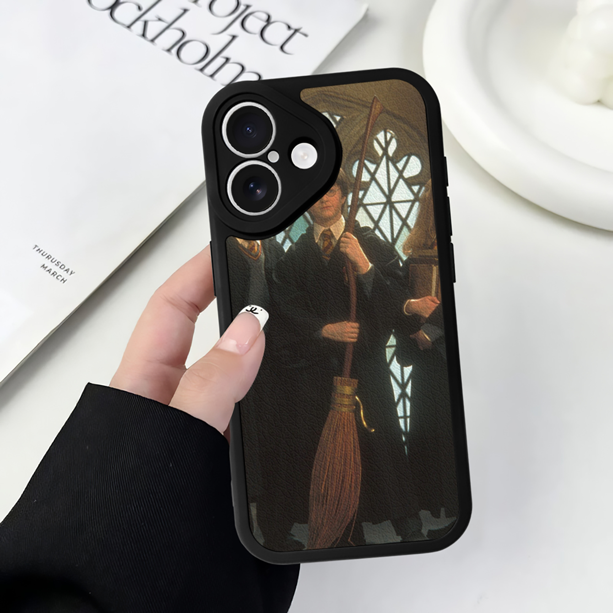 （画像用） Harry Potter ハリー・ポッターシリーズ 【iPhone 16シリーズ対応】シリコンスマホケース（レザー調） 材質：シリコン